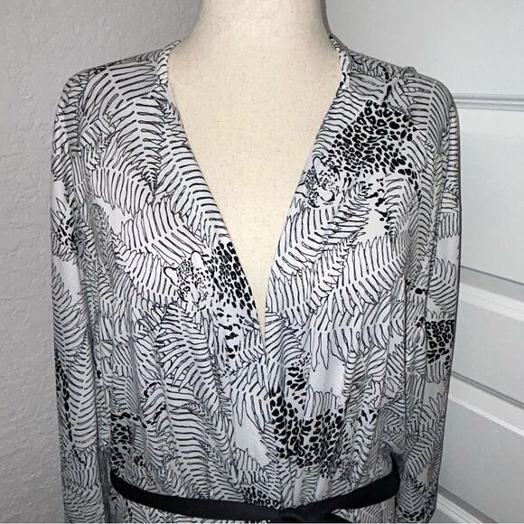 Flora by Flora Nikrooz Animal Print Soft Short Robe - Picture 2 of 13